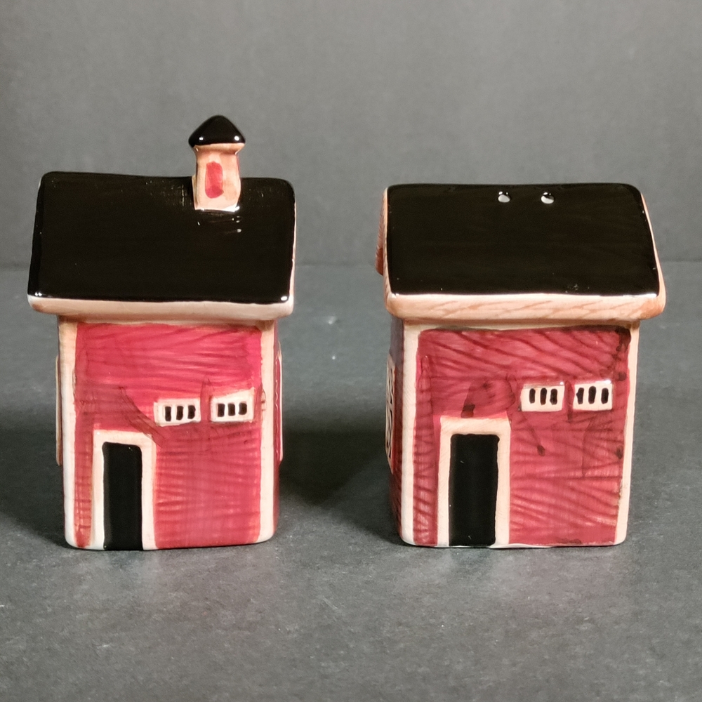 🌑SALT & PEPPER SHAKERS